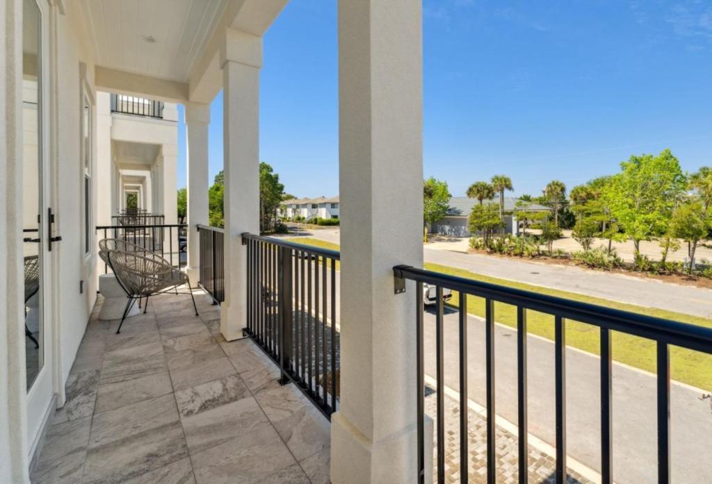 Endless Summer Estate With Golf Cart And Game Room Destin Exterior photo